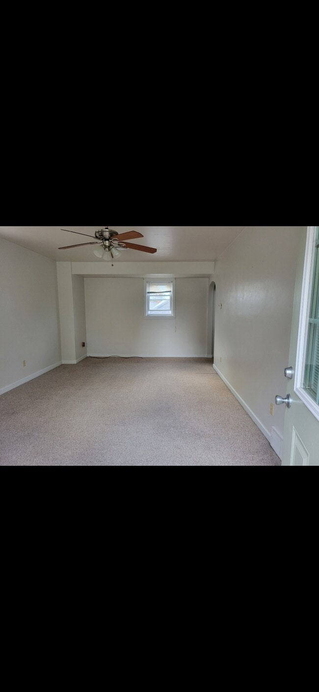 Living room - 112 Underwood Ave