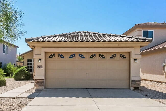 Building Photo - 1161 E Lakeview Dr Rental