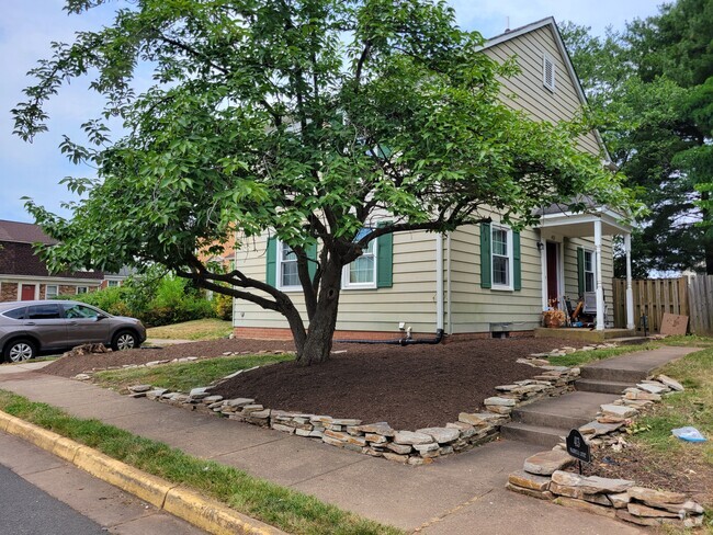 Building Photo - 413 Magnolia Ct Rental