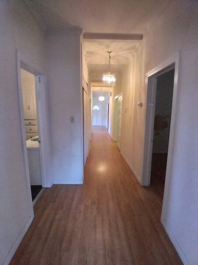Photo - 105 W Commercial St