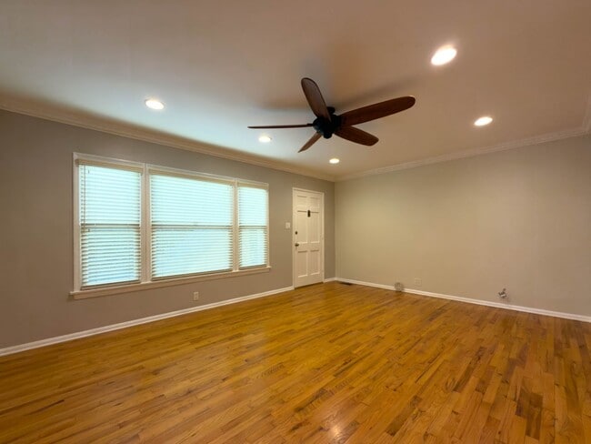 Photo - 10428 Riverside Dr Unit 10428