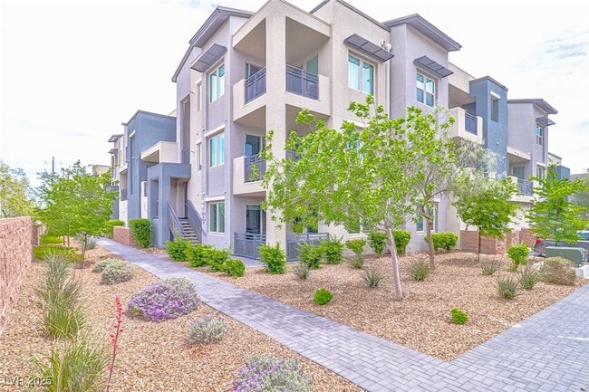 Building Photo - 11290 Hidden Peak Ave Unit 208