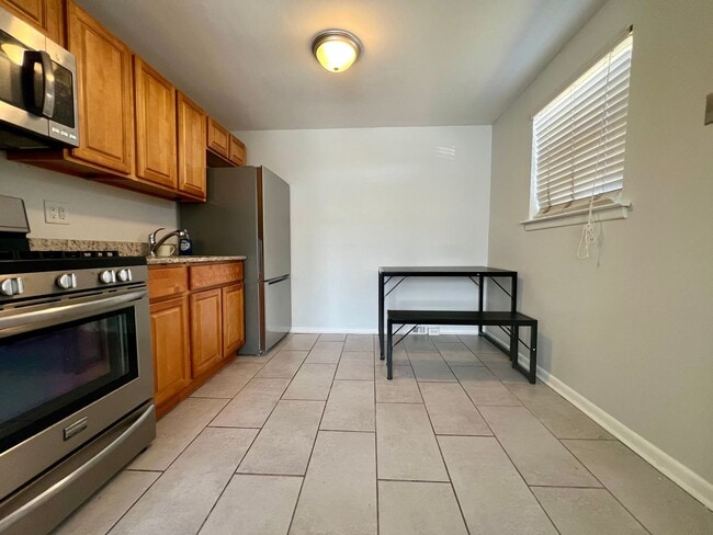 Building Photo - 7201 Devon St Unit 1