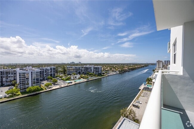 Building Photo - 3000 S Ocean Dr Unit 1416 Rental