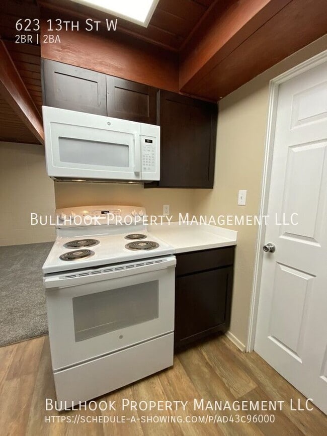 Photo - 623 13th St W