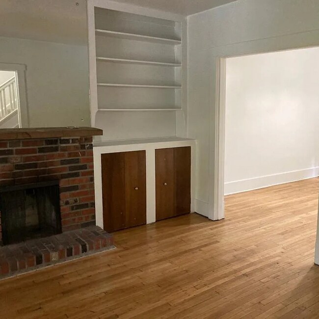 Photo - 5846 Douglas St