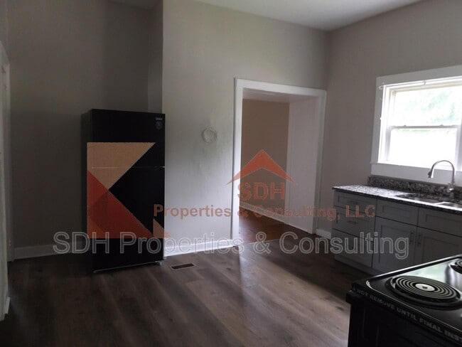 Photo - 116 Aikman Ave
