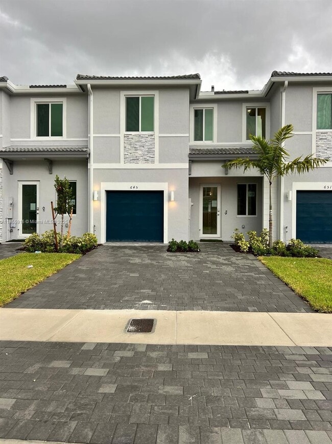 Photo - 645 SE 14th Ct