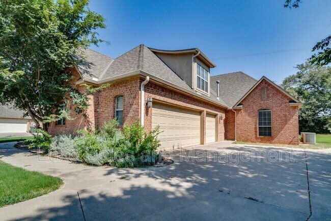 Photo - 3341 Heritage Green Cir