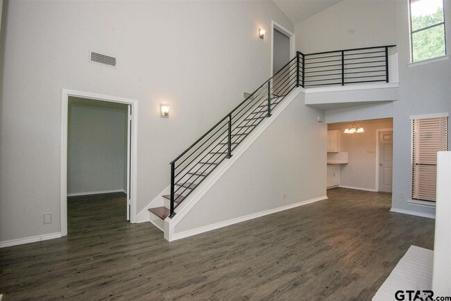 Photo - 5803 Hollytree Dr