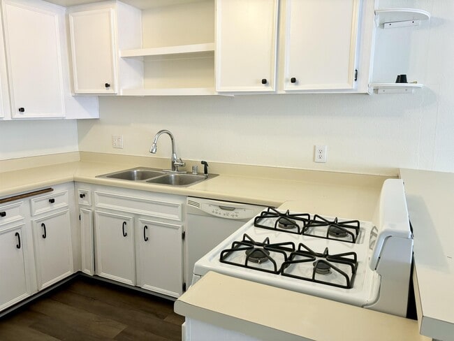 Photo - 9885 Caspi Gardens Dr