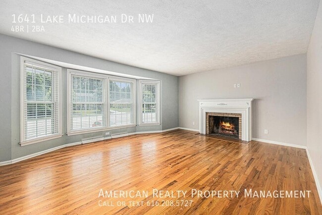 Photo - 1641 Lake Michigan Dr NW