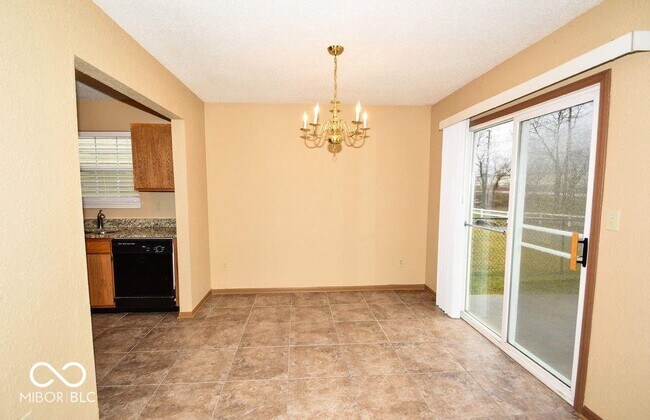 Photo - 10325 Liverpool Way