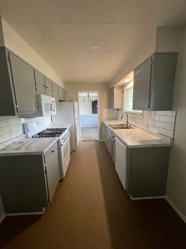 Photo - WONDERFULLY CHARMING 3 BEDRM 2 BATH RANCH ...