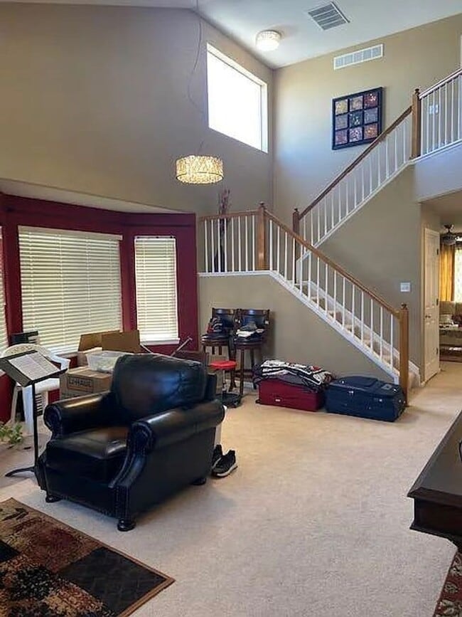 Photo - Stunning 5 bed, 3.5 bath Superior Home! Available Early June!