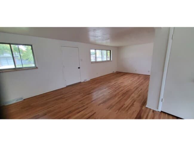 Photo - 6113 Holland St