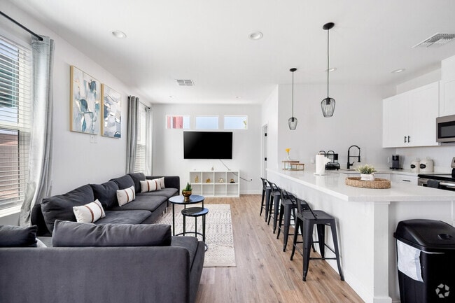 Building Photo - 3805 E Polk St Rental