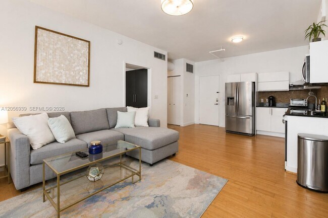Photo - 690 SW 1st Ct Unidad 1528