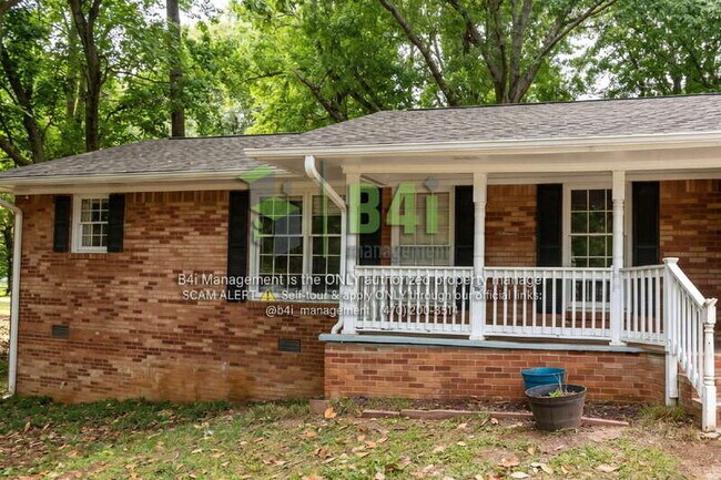 Photo - 6106 Venetian Way SW