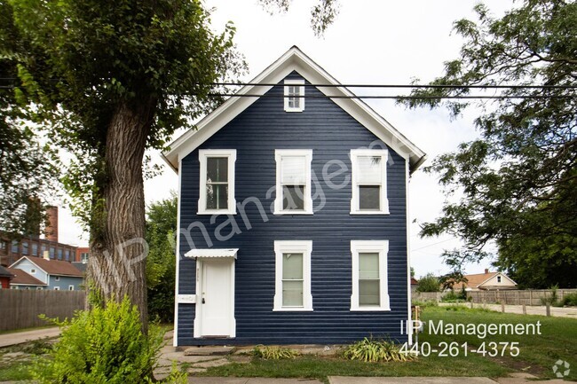 Building Photo - Bright 3BD UP of Multi-Family- Cleveland W... Unit Up Front Rental