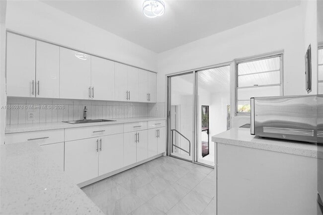 Photo - 1107 El Rado St