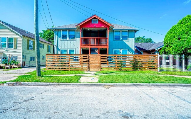 Building Photo - 7320 Capitol St Unit 4