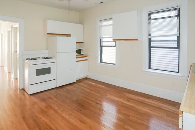 Photo - 2254 N Southport Ave Unit 2254-2