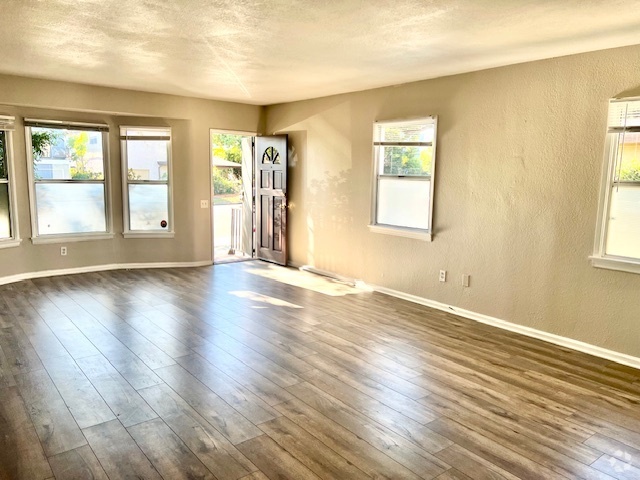 living room - 1527 18th St Rental