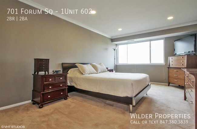 Photo - 701 Forum Square