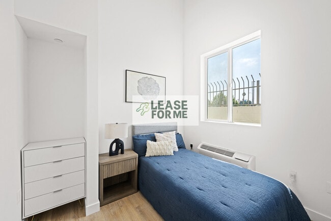 Building Photo - 4348 Woodlawn Ave Unit B – 1B