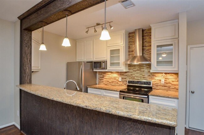 Building Photo - 8075 El Mundo St Unit 8075