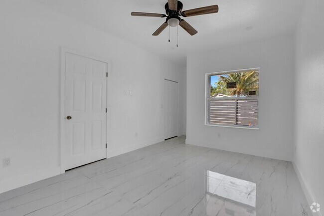 Building Photo - 2915 Saginaw Ave Rental
