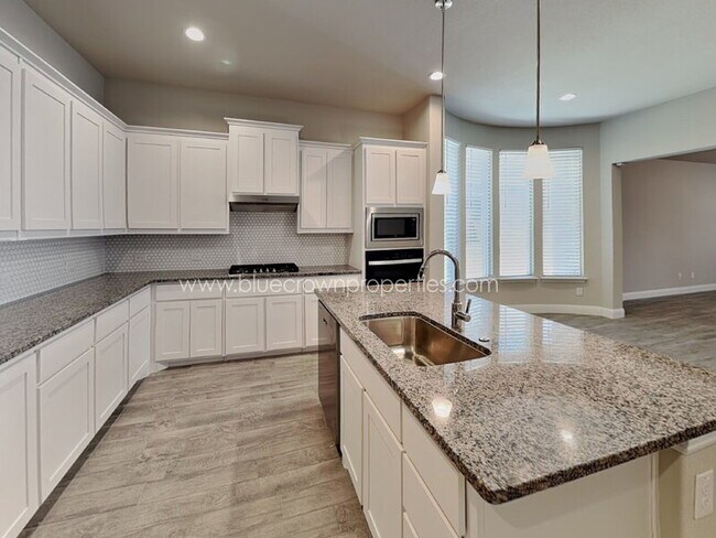 Photo - 2004 Windsor Dr