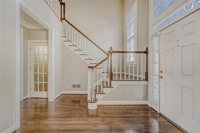 Photo - 1111 Lake Washington Dr NW