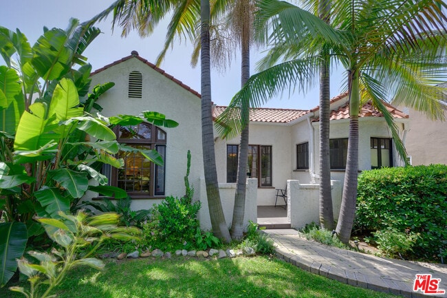 Building Photo - 8704 Ashcroft Ave