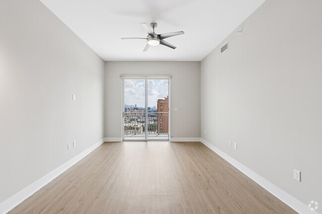 A3R 1 habitación, 1 baño - 737 pies cuadrados - Sala de estar - M5250