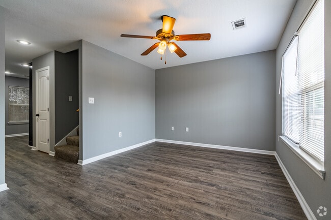 2BR, 1.5BA - 960SF - Living Room - Willow Creek Townhomes