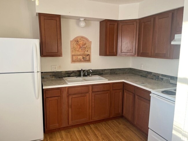 Photo - 605 9th Ave Apartments