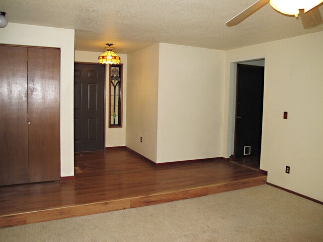 Photo - 601 NW Ensign Dr