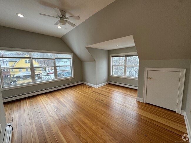 Building Photo - 217 Park Rd Unit 3rd FL Rental