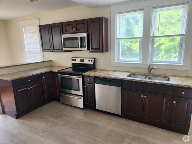 Building Photo - 219 Metacom Ave Unit 1 Rental