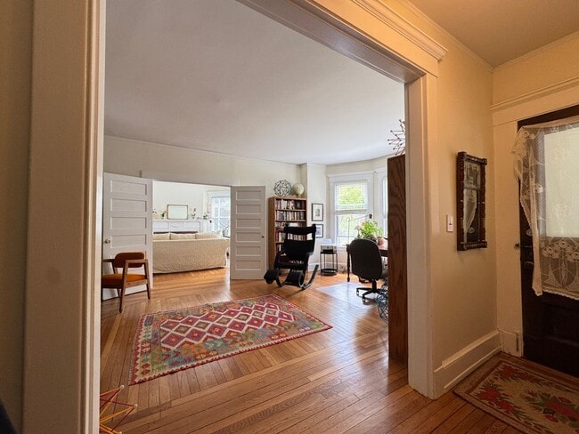Photo - Spacious 2-Bedroom, 2-Bath in East Rock – Newly Renovated! Unidad First Floor