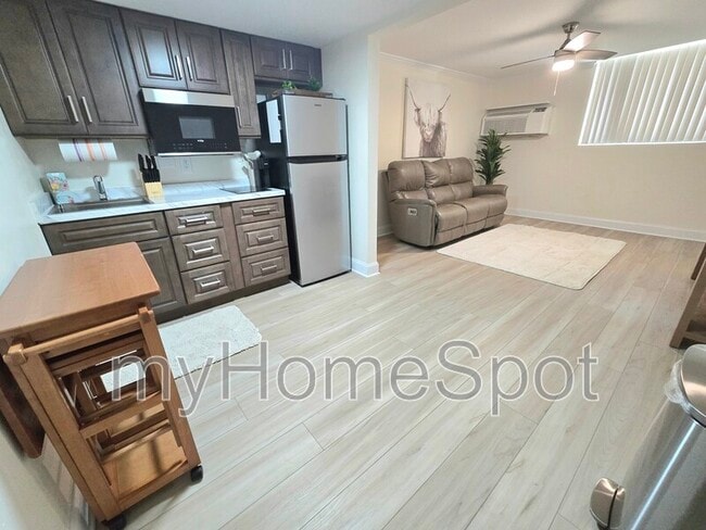 Building Photo - 201 S Stillman St Unit Apt 214