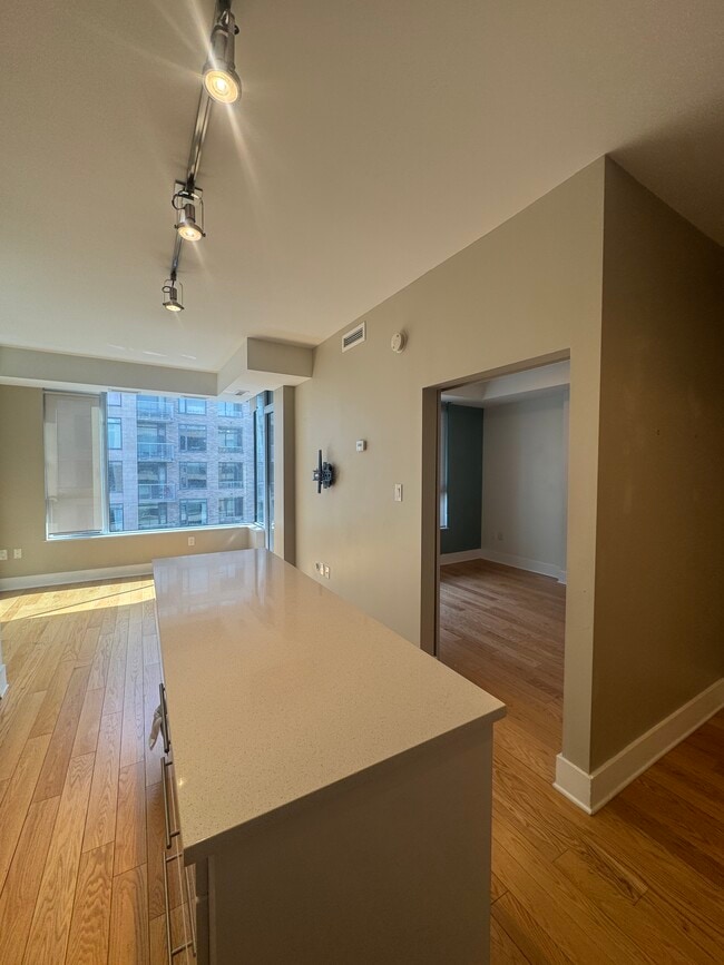Building Photo - Modern 1 Bedroom Condo in Westboro (101 Richmond Road Unit 515