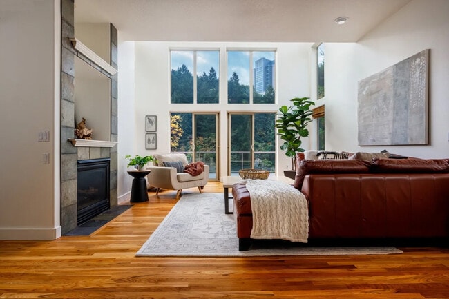 Photo - 852 SW Broadway Dr Unit 852 SW Broadway Dr