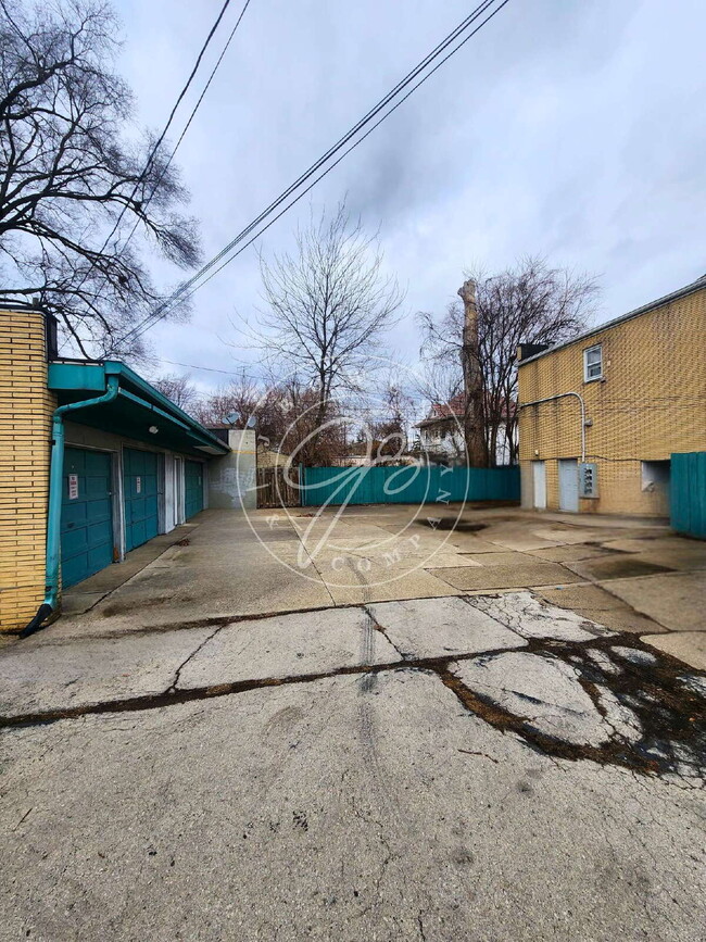 Photo - Charming 1-Bed with Spacious 1050 Sq Ft Layout in Toledo's Heart! Unidad #2