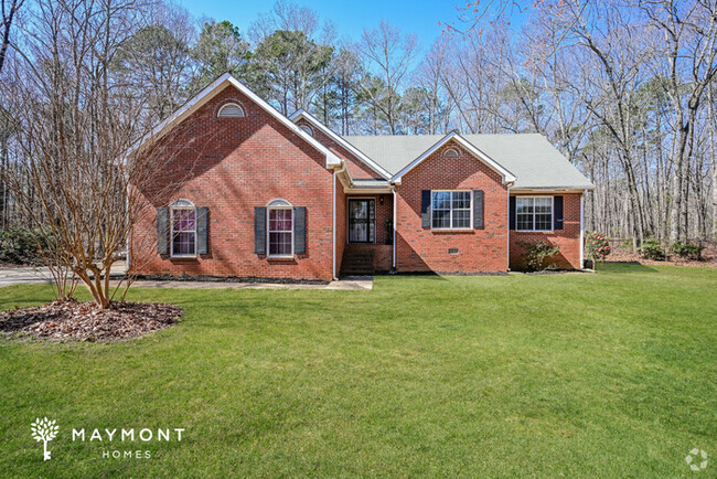 Building Photo - Brick Home with Pool