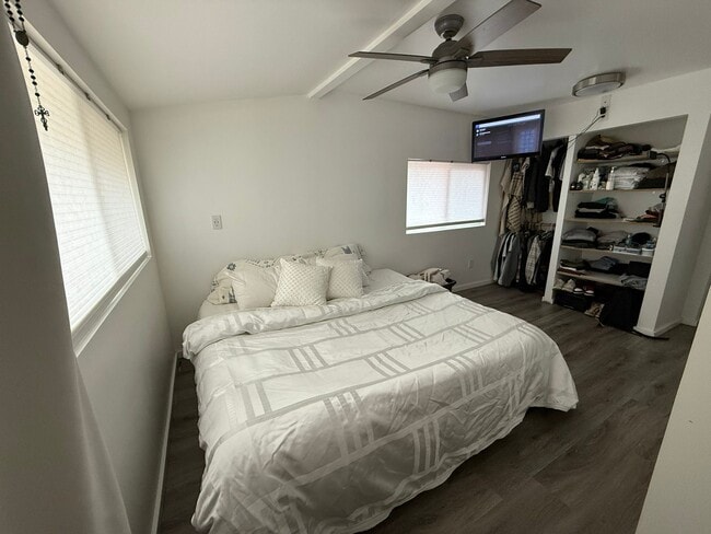 Photo - 2440 Wickstrom Pl SW