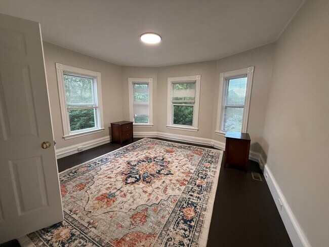 Photo - 553 Morton St