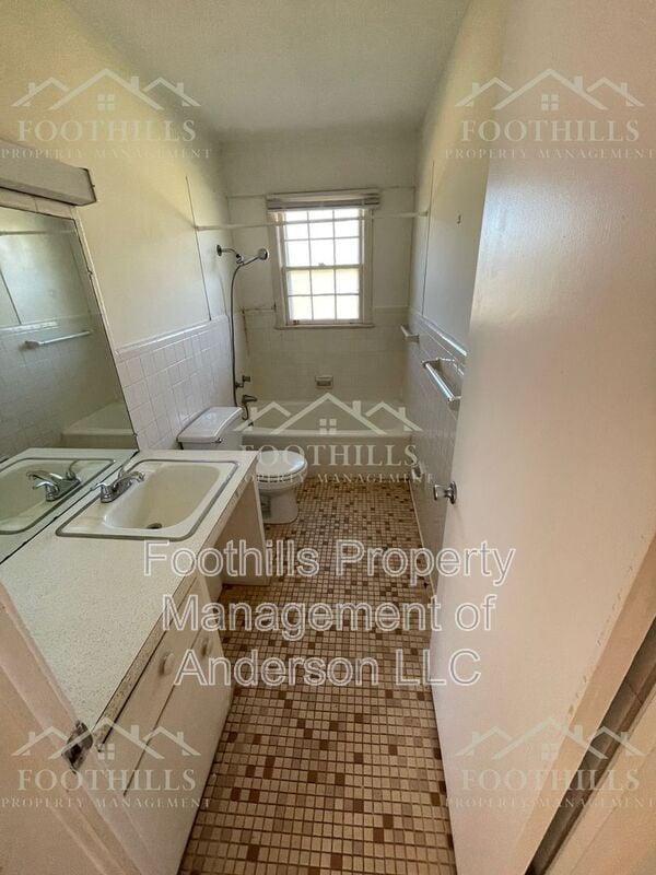 Photo - 104 Brewton Ct